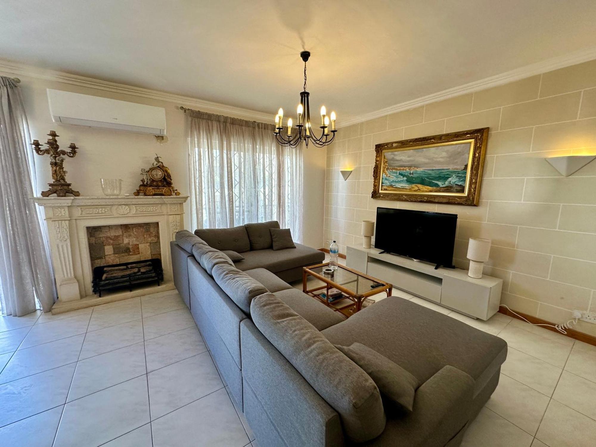 St Julians Balutta Bay Huge Flat! -2min From Seafront San Ġiljan